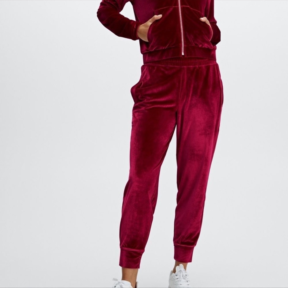 Fabletics Daria Velour Jogger